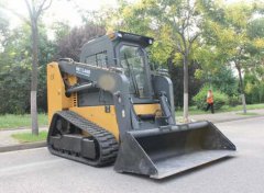   W7100T滑移装载机