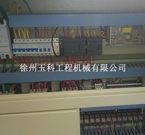 控制柜内部